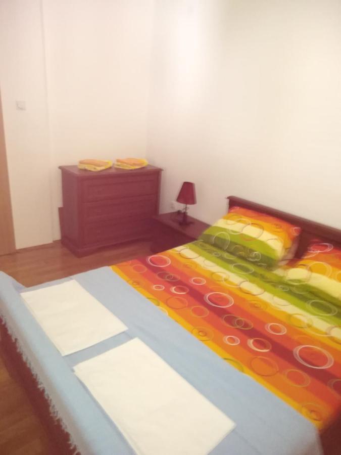 Apartman Ozi Petrovac Exterior foto