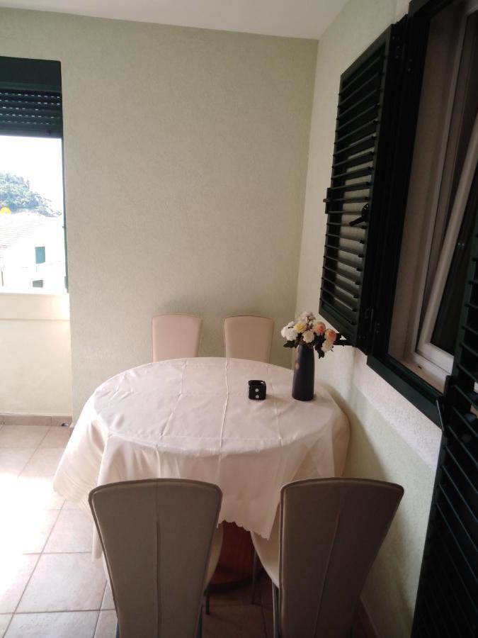 Apartman Ozi Petrovac Exterior foto