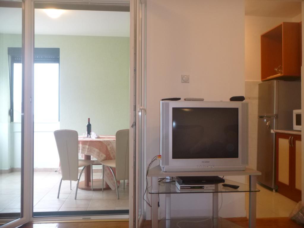 Apartman Ozi Petrovac Exterior foto